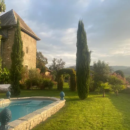 Chateau De Morgenex Bed and breakfast