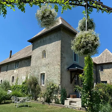 Chateau De Morgenex Bed and breakfast